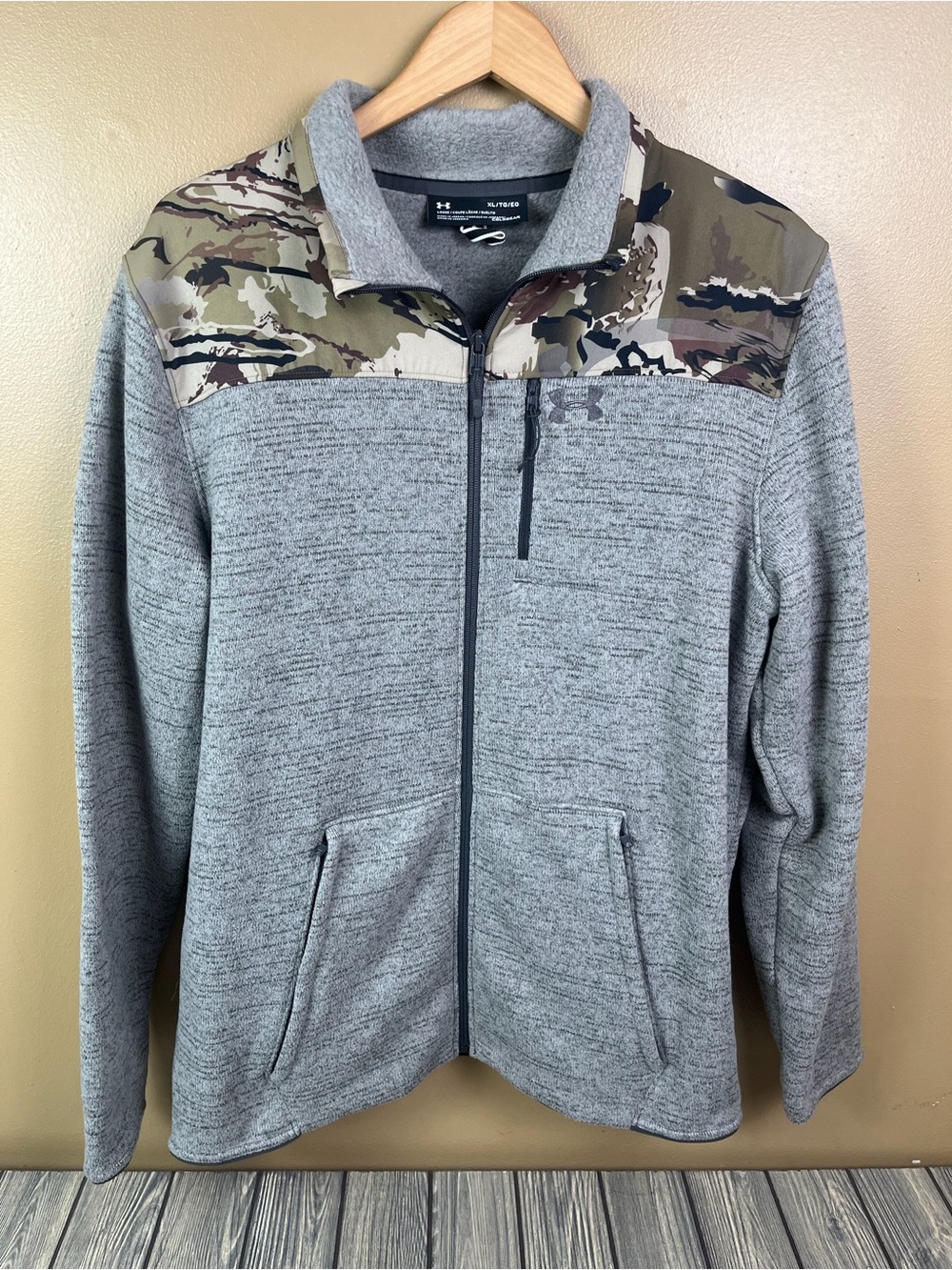 Under Armour Men's XL Loose Fit Grey Camo Full Zip Jacket
